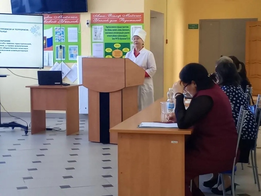 Фельдшер Гафурзянова Танзиля Хисматовна провела профилактическую беседу с родителями в школе деревни Штанды
